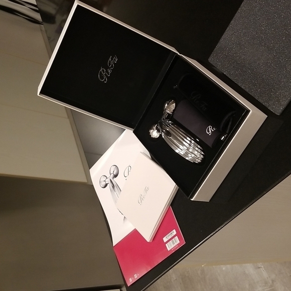 💕REFA💕 ReFa Carat Ray ~ New in Box Tighten Tone Roller Face Body - Picture 13 of 16